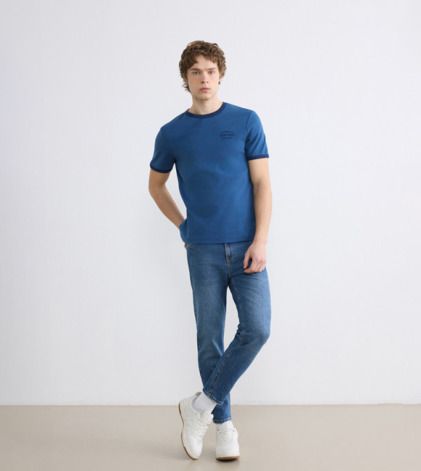 تيشيرت بطبعة وكم قصير