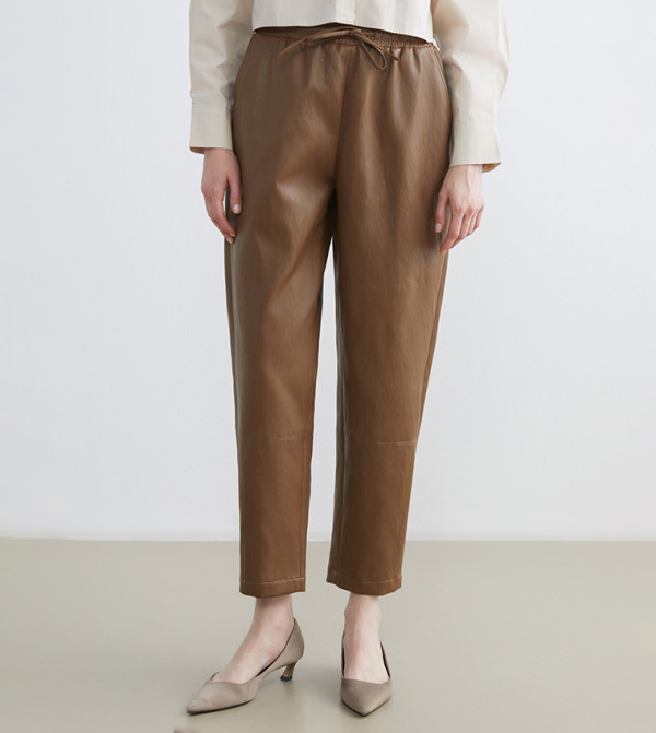 بنطلون جلد صناعي برباط على الخصر