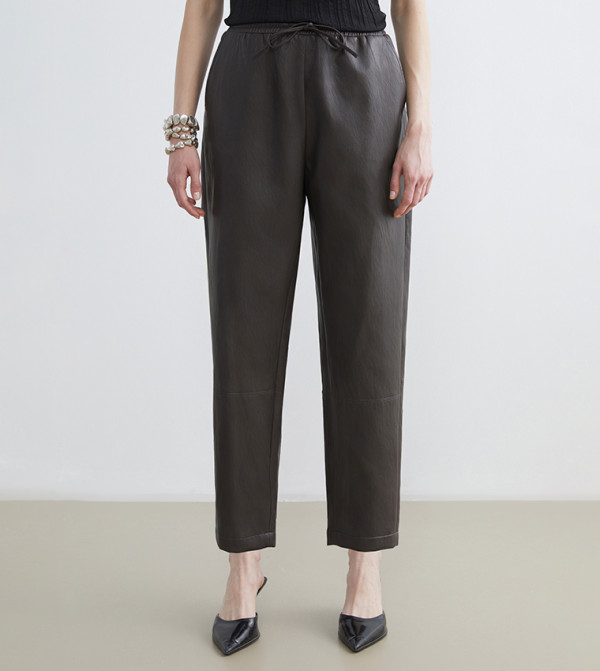 بنطلون جلد صناعي برباط على الخصر