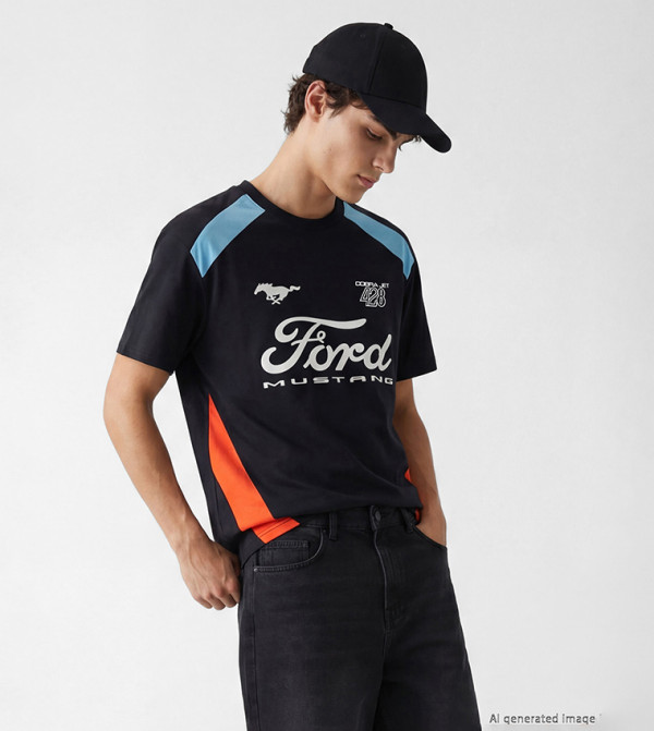 تيشيرت بقبة مستديرة بطبعة فورد