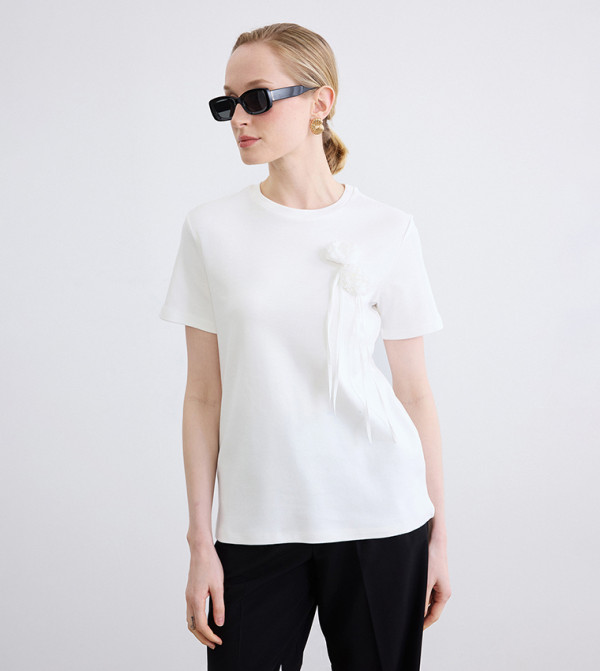Appliqued Short Sleeves T-Shirt