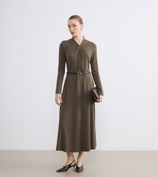 فستان ميداكسي مزموم بكم طويل 