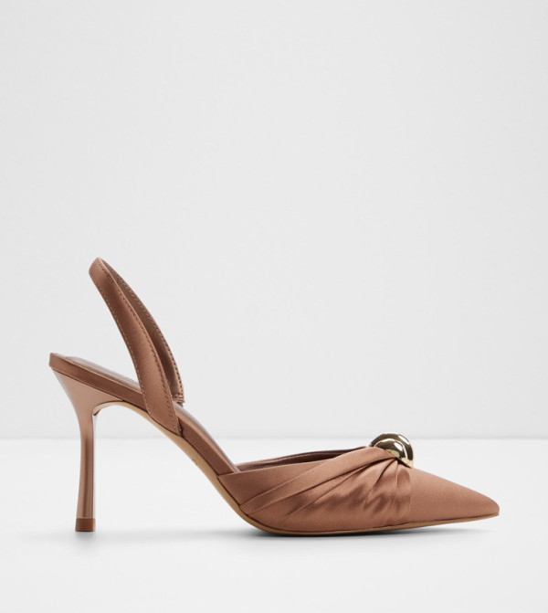 LARSYNN Metal Accent Pointed Toe Pumps