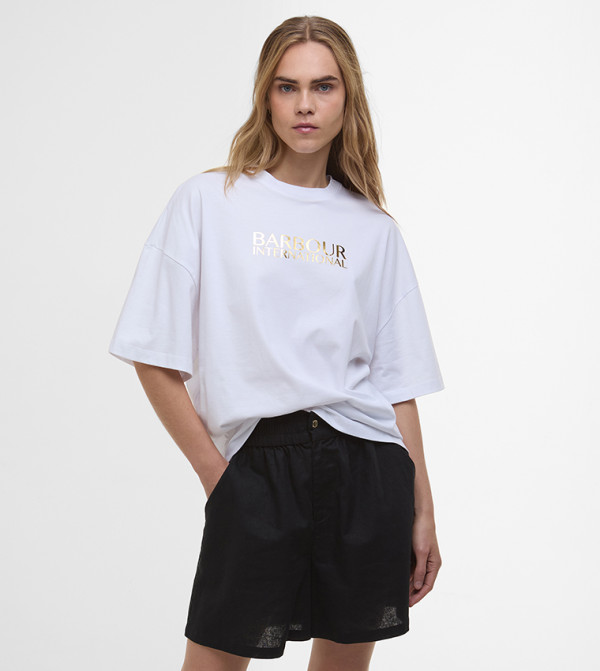 تيشيرت بياقة دائرية وأكمام قصيرة