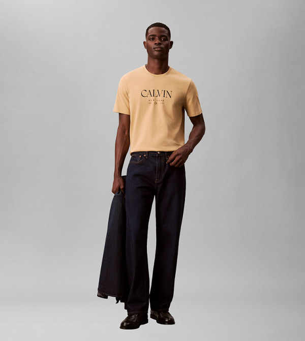 تيشيرت بقبة مستديرة بطبعة شعار