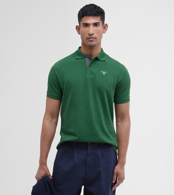 تيشيرت بولو بأكمام قصيرة وتطريز شعار