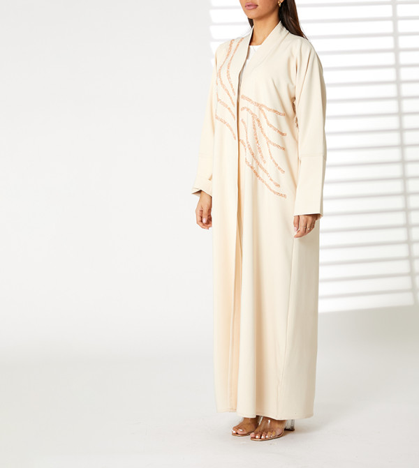 عباية مزخرفة بأكمام طويلة