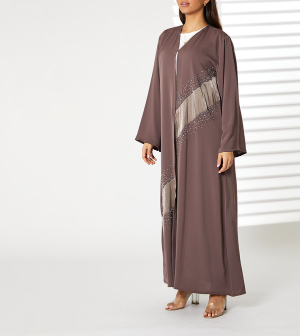 عباية مزخرفة بأكمام طويلة وياقة V