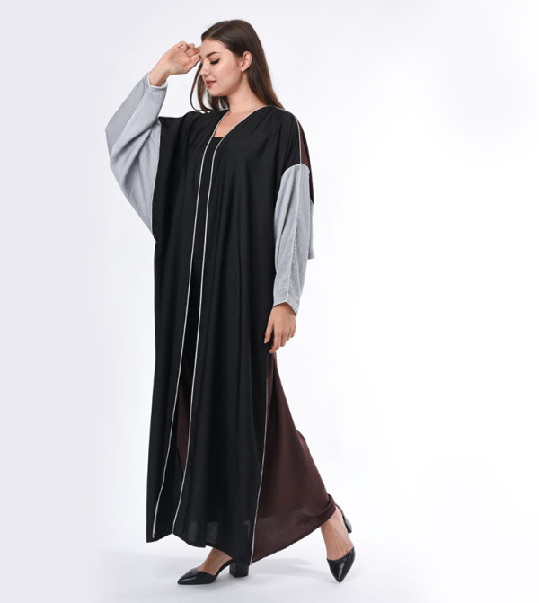عباية بأكمام على شكل جناح الخفاش
