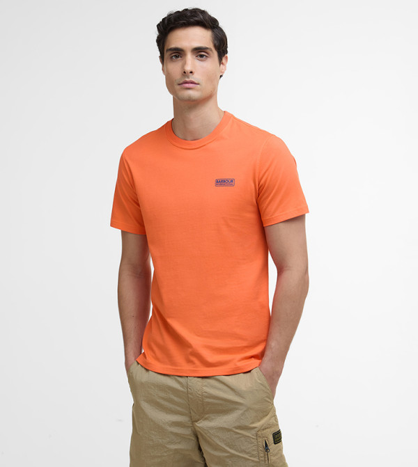 تيشيرت بياقة مستديرة وطبعة الشعار 