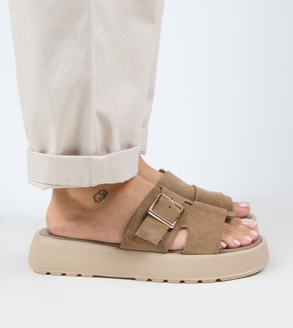 BEGONIA Genuine Leather Buckle Detail Platform Sandals