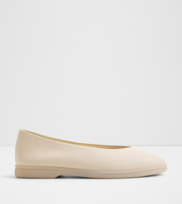 حذاء باليرينا باري إن بمقدمة دائرية 