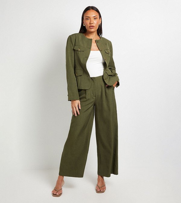 بنطلون واسع بكسرات أمامية