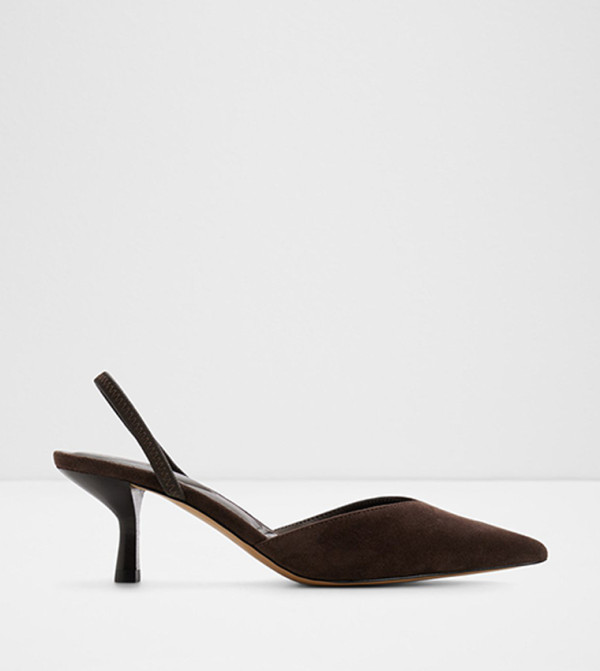 حذاء كعب بمقدمة مدببة 