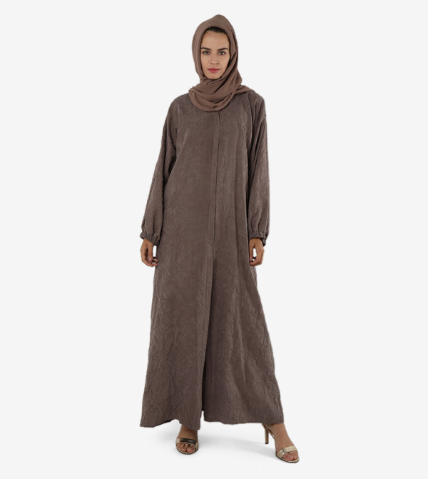 عباية بلون أسود