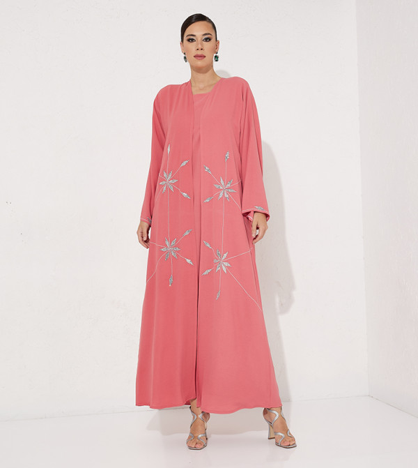 عباية بأكمام طويلة مزخرفة