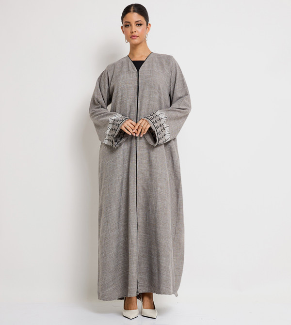 عباية مطرزة 