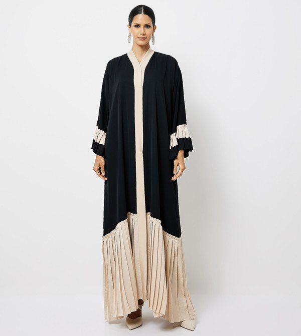 عباية مطرزة بأكمام طويلة 