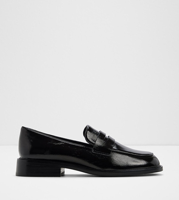VALERA Round Toe Loafers