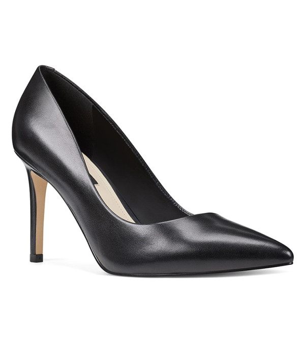 حذاء كعب عالي بمقدمة مدببة