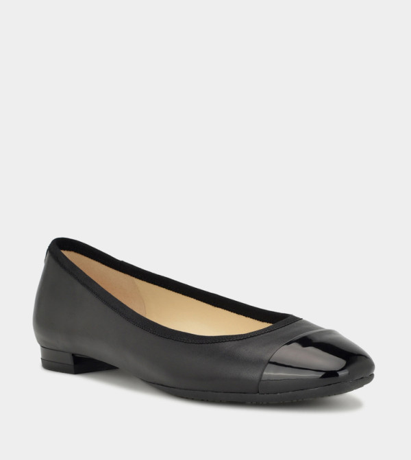 OLLIN Round Toe Ballerinas