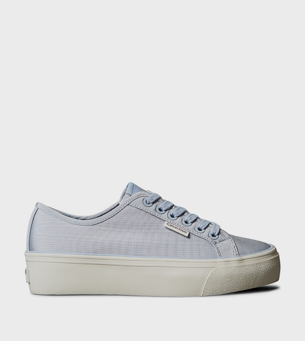 سنيكرز بلاتفورم بمقدمة دائرية برباط