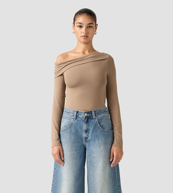 ليفايز ليفايز - بني  Casual Tops