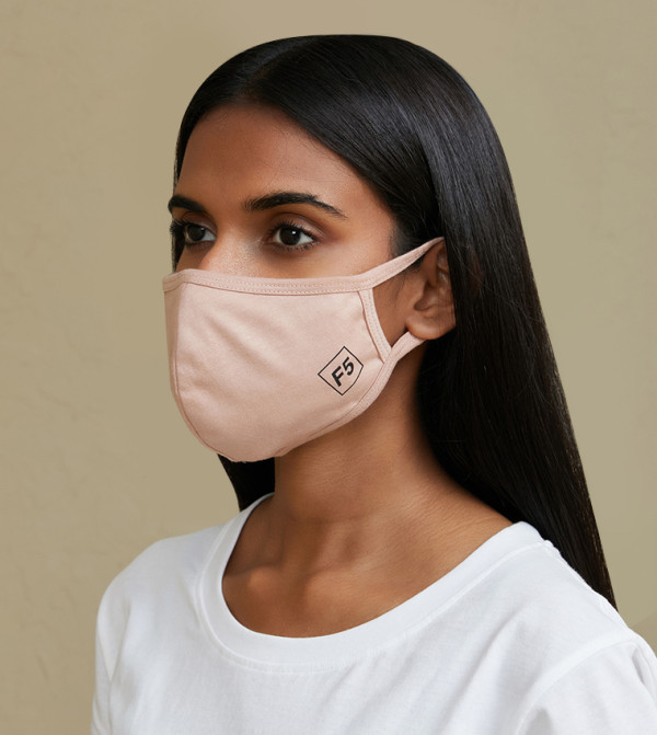 F5 F5 - Pink Masks