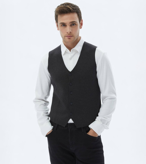كيب  سترات بياقة V  - فحمي V-neck Sweaters