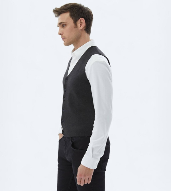 كيب  سترات بياقة V  - فحمي V-neck Sweaters