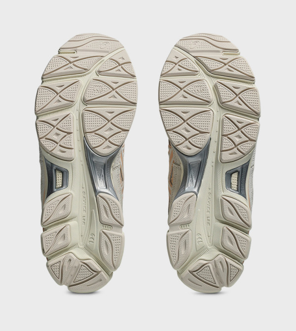 Asics  Sneakers - Beige Low Top