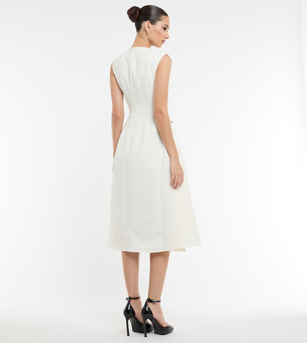 بي سي بي جي  فساتين كاجوال - أبيض Midi Dresses