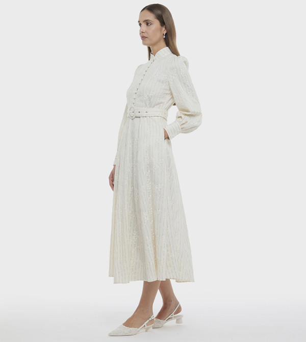 بي سي بي جي بي سي بي جي - كريمي  Midi Dresses