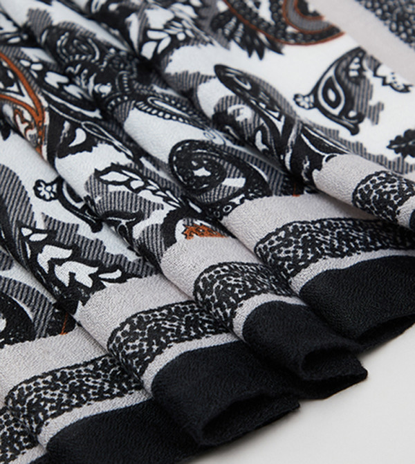 أر آند بي  أوشحة منسوجة  - أسود Woven Scarves