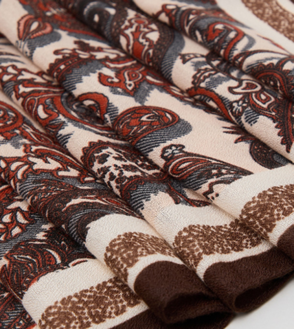 أر آند بي  أوشحة منسوجة  - بني  Woven Scarves