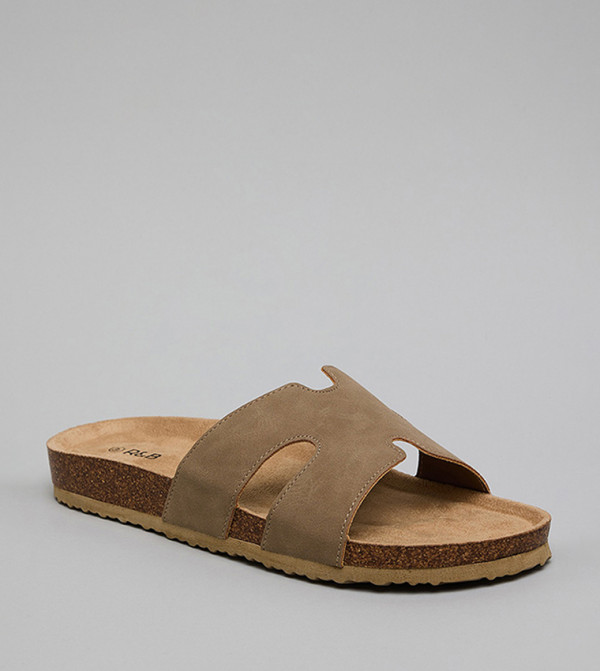 أر آند بي  الصنادل المسطحة - بني  Flat Sandals