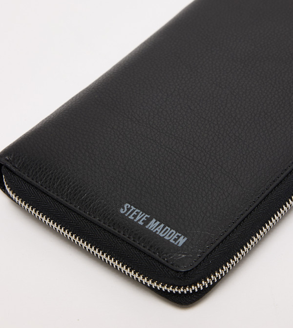 ستيف مادن - أسود محافظ