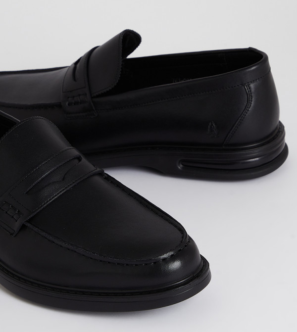 Hush Puppies  Loafers & Moccasins - Black undefined