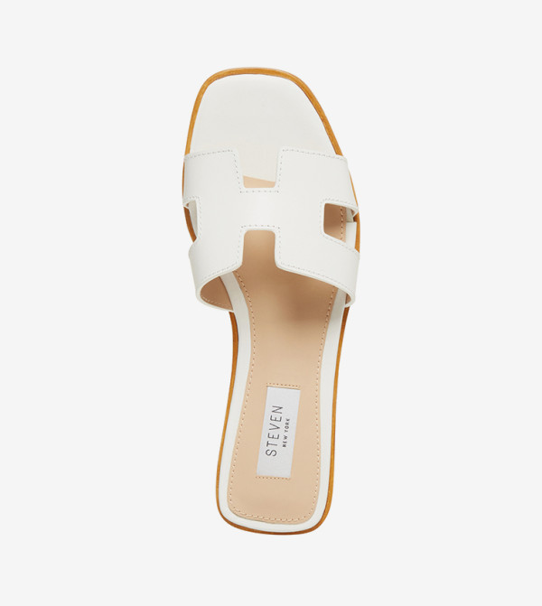Steve Madden Steve Madden - White Flat Sandals