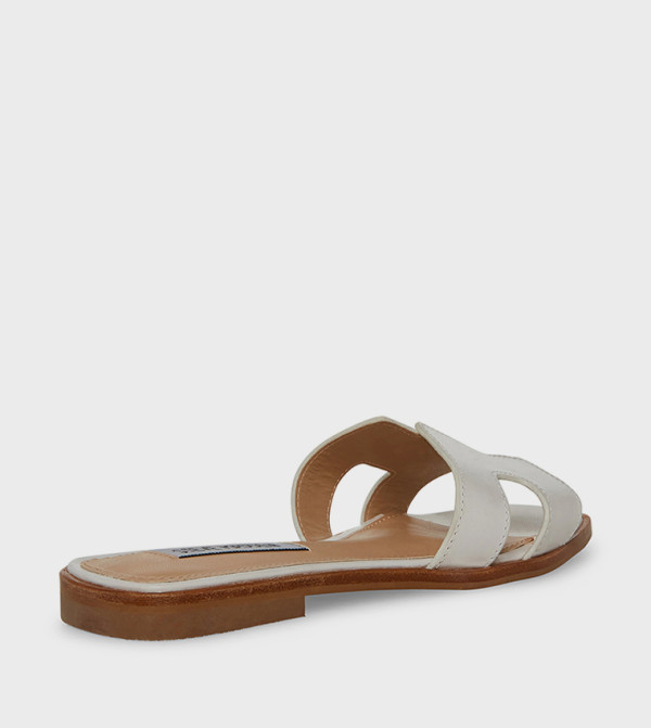 Steve Madden Steve Madden - White Flat Sandals