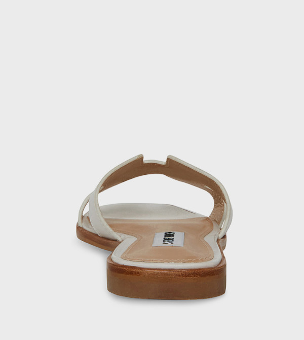 Steve Madden Steve Madden - White Flat Sandals