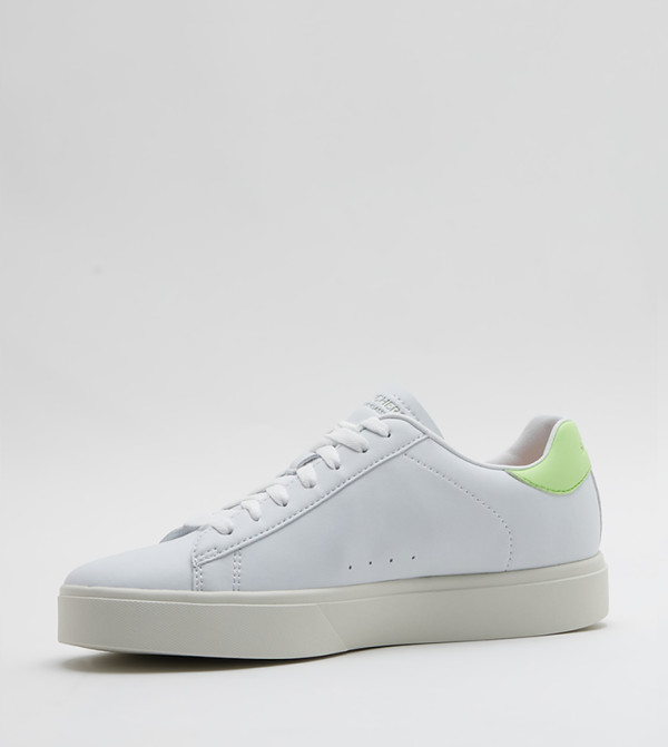 سكيتشرز الرياضة   - أبيض أحذية برقبة منخفضة 