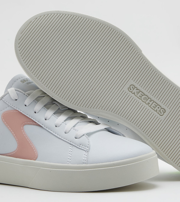 سكيتشرز الرياضة   - أبيض أحذية برقبة منخفضة 