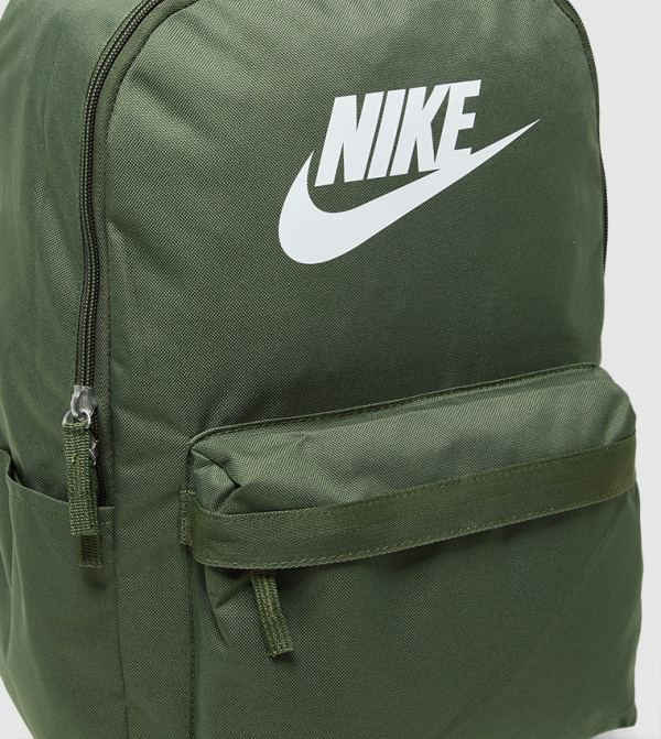 Nike Nike - Olive undefined