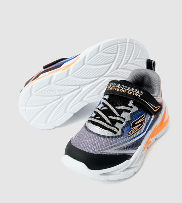 Skechers - Black Low Top