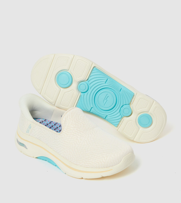 Skechers Sportswear - Beige Walking Shoes