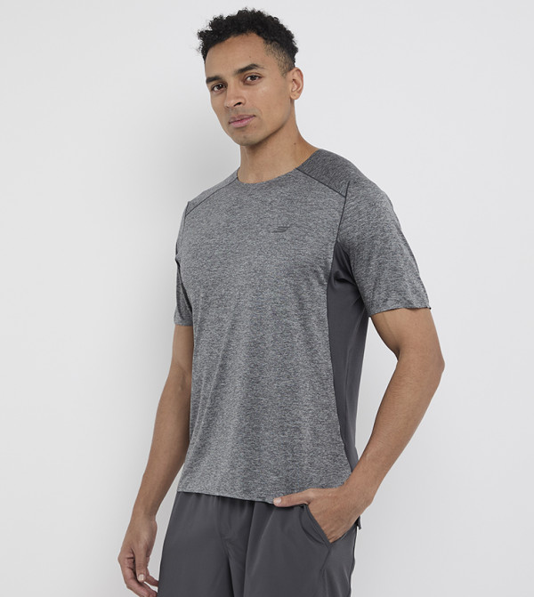سكيتشرز  تيشيرتات وفانيلات  - رمادي T-Shirts & Vests