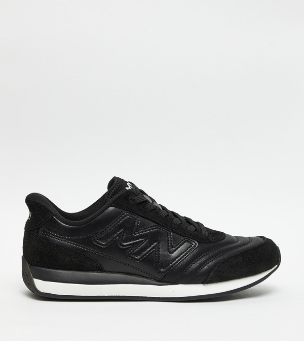 Skechers  - BLACK Low Top