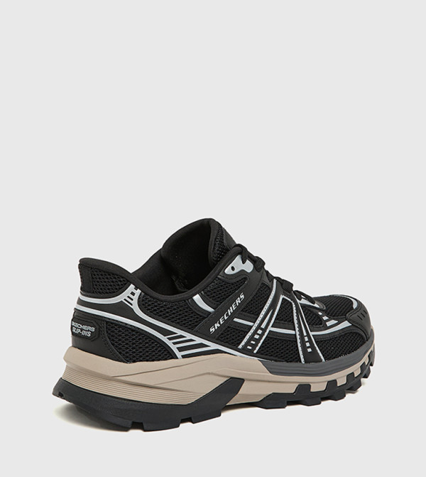 Skechers - Black Low Top