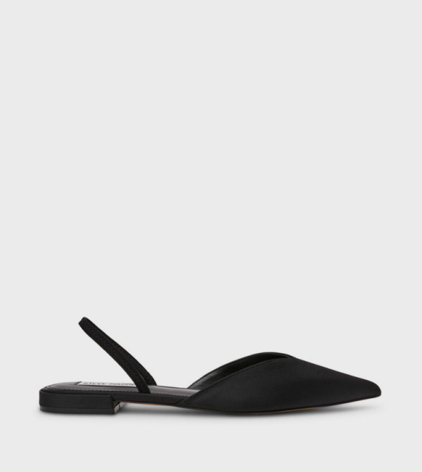 Steve Madden Steve Madden - Black Flat Sandals
